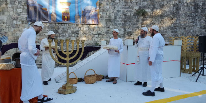 PHOTOS Priests Bring First Harvest Offering to God in Holy Temple Reenactment by Sanhedrin PHOTOS: Priests Bring First Harvest Offering to God in Holy Temple Reenactment by Sanhedrin